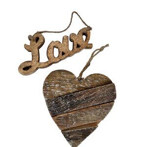 HANDCRAFTED WOODEN CHRISTMAS ORANAMENTS LOVE HEART SET 2 RUSTIC CABINCORE NEW